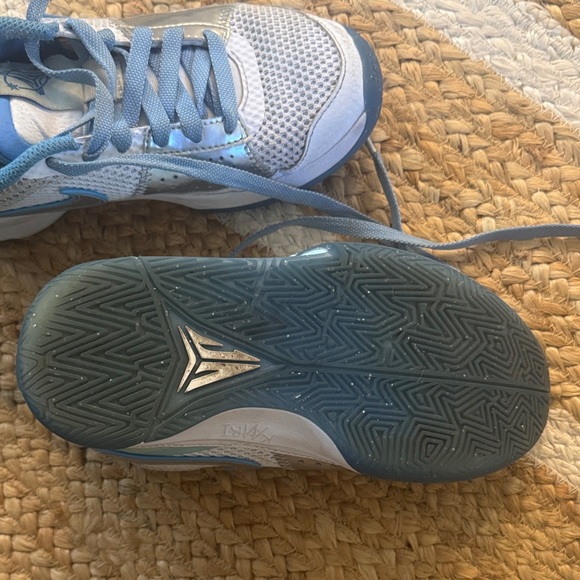 Nike Kids Sneakers in Blue and White - Picture 3 of 4